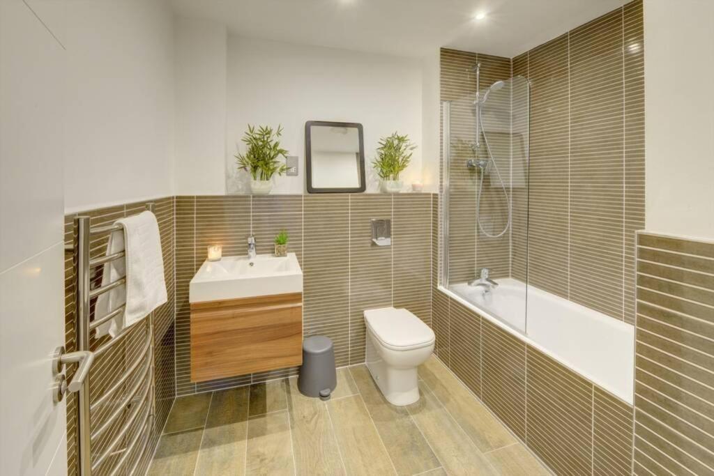 Modern & Stylish 2Br Apartment - Queens House Coventry Eksteriør billede